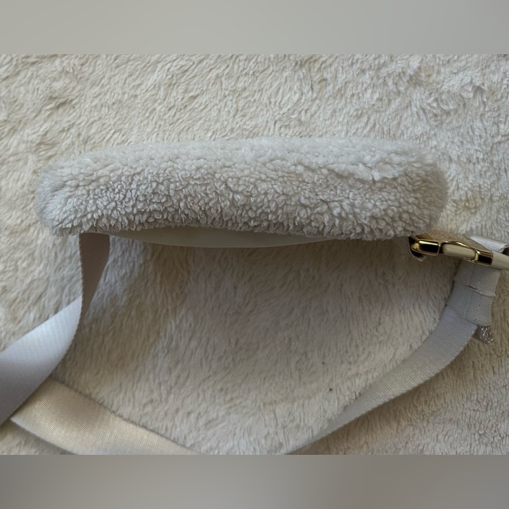Lululemon Everywhere Fleece Belt Bag - Picture 8 of 16